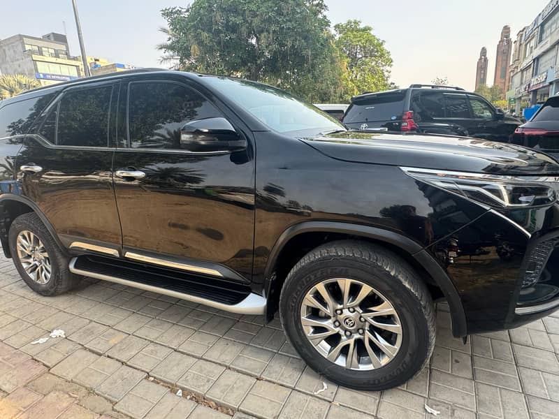 Toyota Fortuner 2.7 V 2021 1