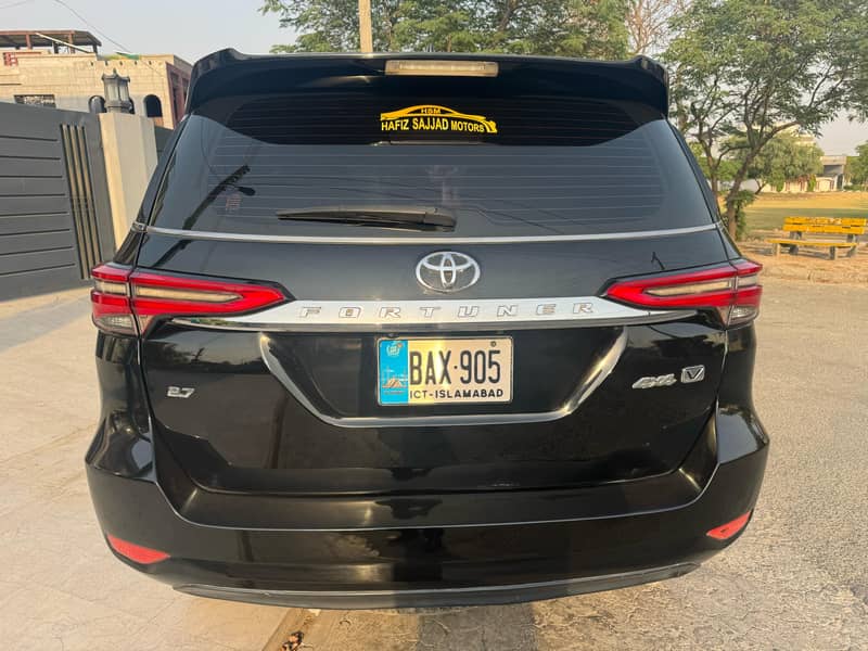 Toyota Fortuner 2.7 V 2021 3