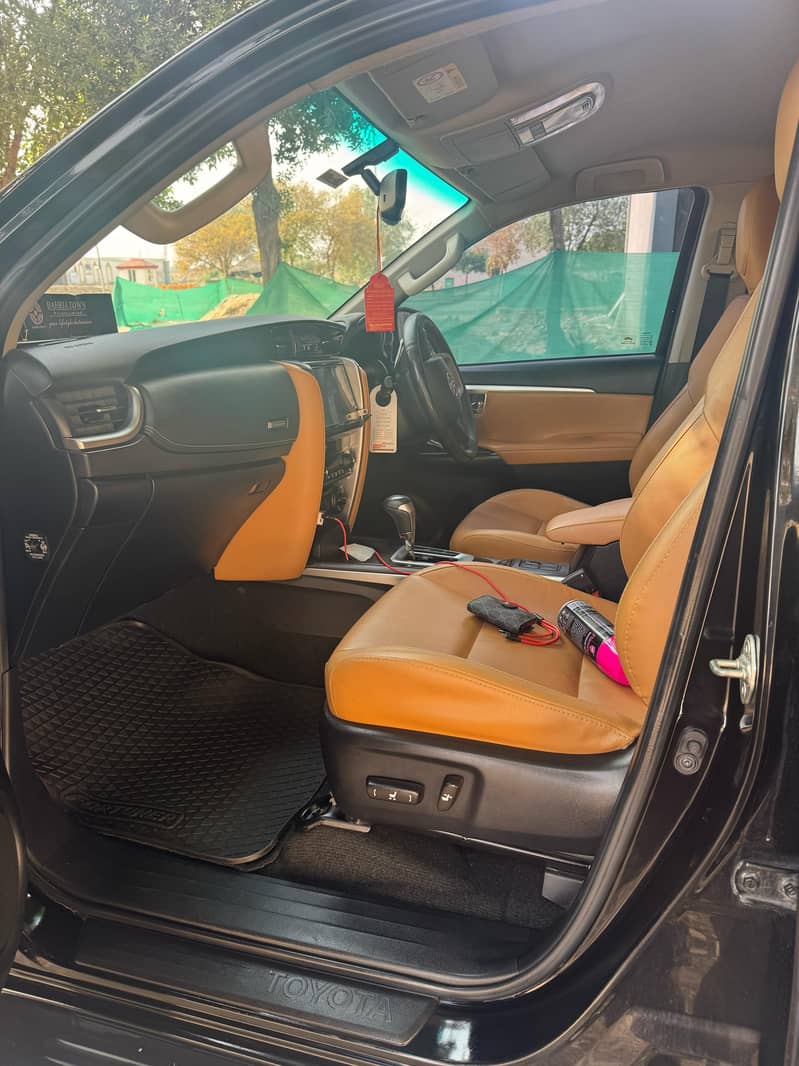 Toyota Fortuner 2.7 V 2021 5