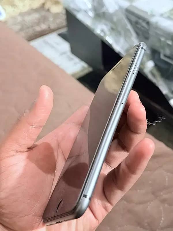 iphone 8 plus 64gb PTA approved, water pack 2