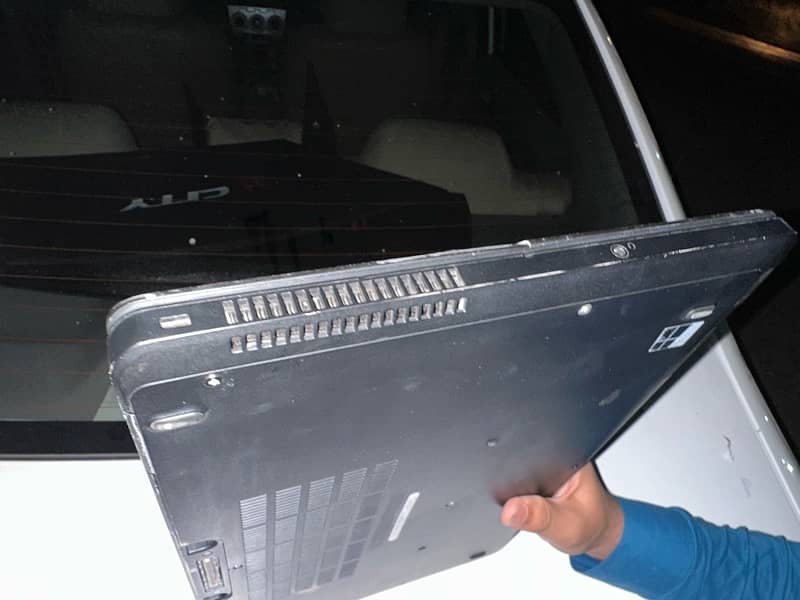 Dell Latitude 5550 4