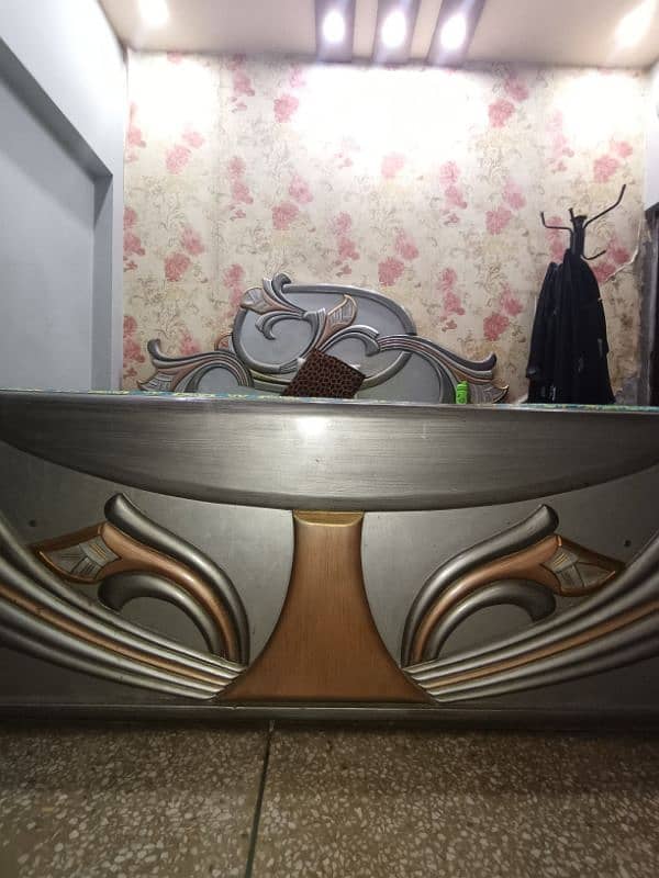 Bed front and back with side tables and dressing table 4