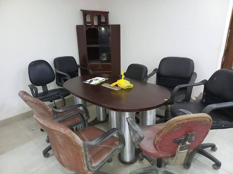 Salam ek meeting table 8 chair ek divider 0