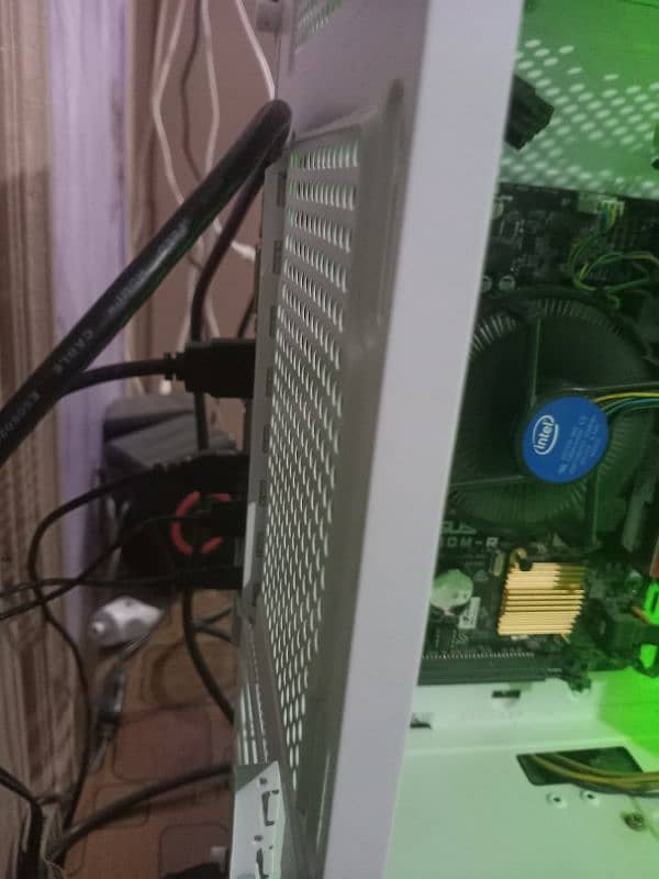 High-Performance Gaming/editing/working PC 9