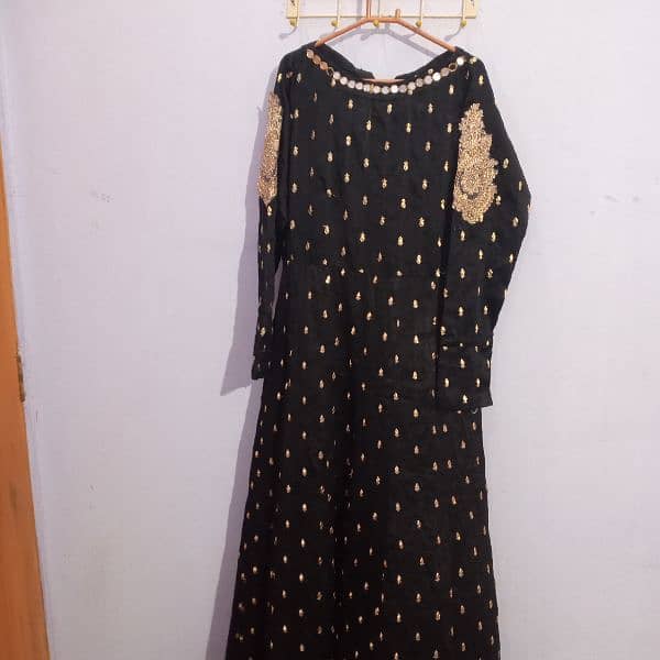 BLACK AND GOLDEN MAXI 0