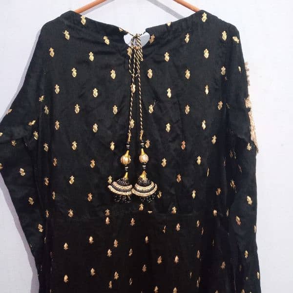 BLACK AND GOLDEN MAXI 1