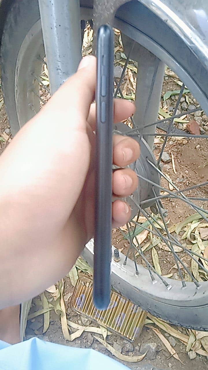 iPhone XR 3