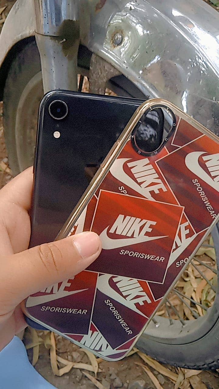 iPhone XR 4