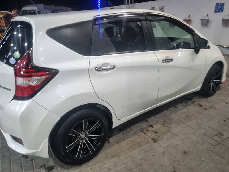 Nissan Note E Power 2017 / 23 8