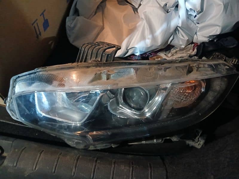 genion headlight of civic 2018 poore genion hen ek be naka nahe bana h 0