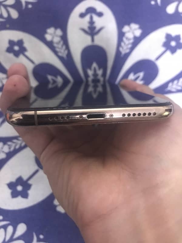 urgent selling my iphone 11 pro max 256gb call this no 92 336 4196736 1