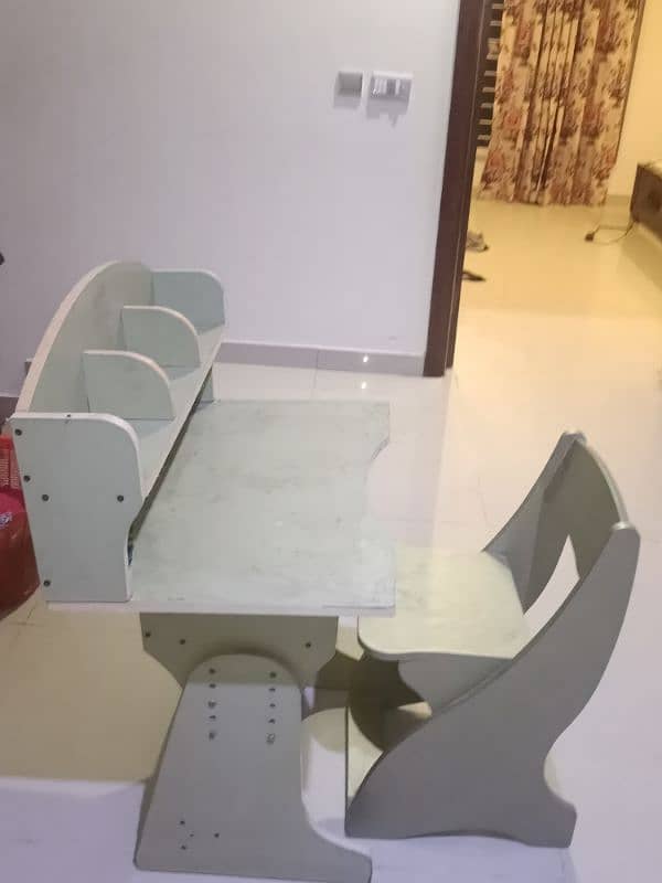 study table with 1 chair 4