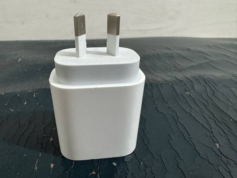 I phone original adapter 20 W with cable 0