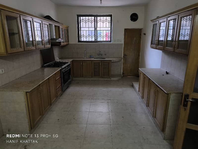 8 Beds & 7 Baths Full House Available For Rent In G9 3