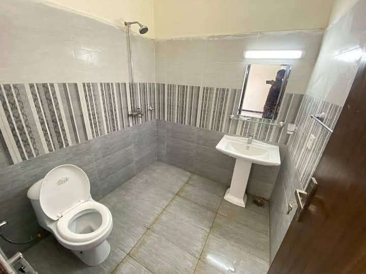 10 Marle Luxury Upper Portion For Rent in C Block Bahria Phase 8 2