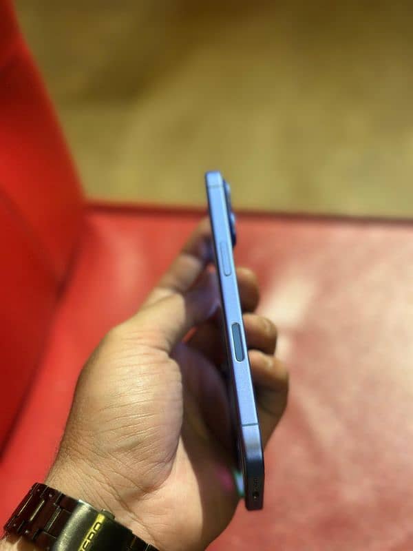 iphone 16 jv just box open 128gb . . urgent need money 6