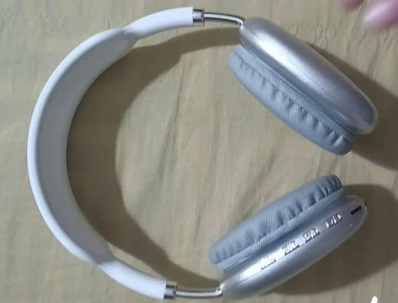 P9 Headphones 3