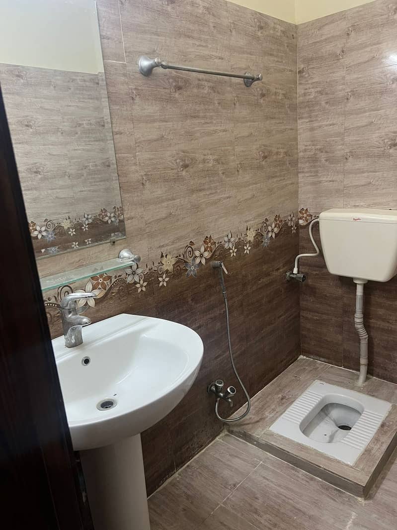 D17/2 MVHS 10 Marla Double Story House Available For Rent 5