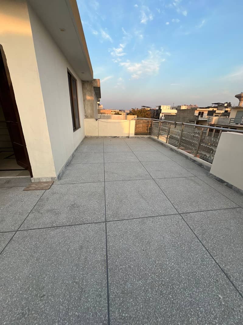 D17/2 MVHS 10 Marla Double Story House Available For Rent 24