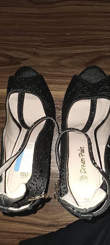 Black heel 1
