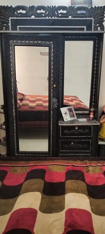 Dressing Table is Good Condition 0