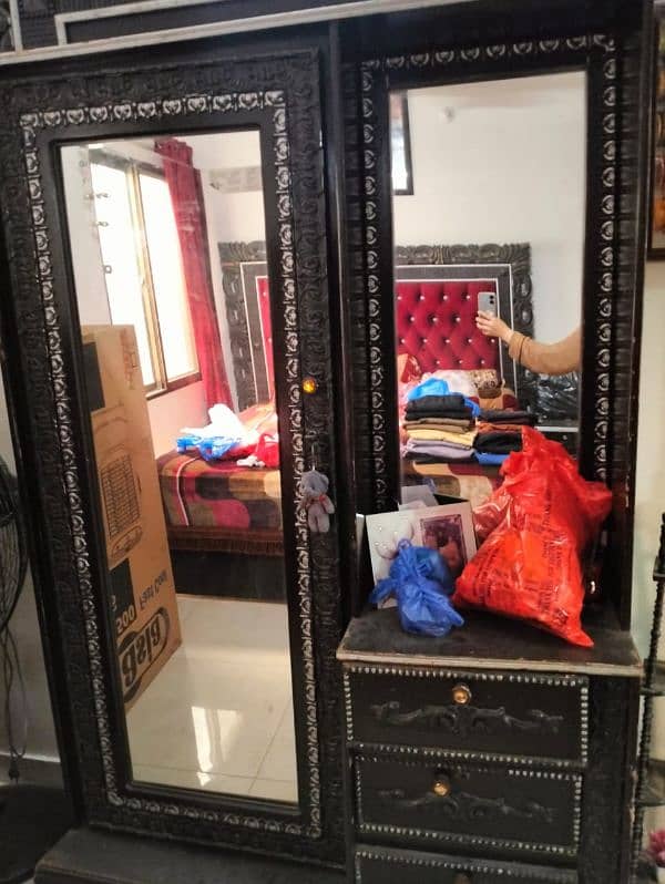 Dressing Table is Good Condition 1