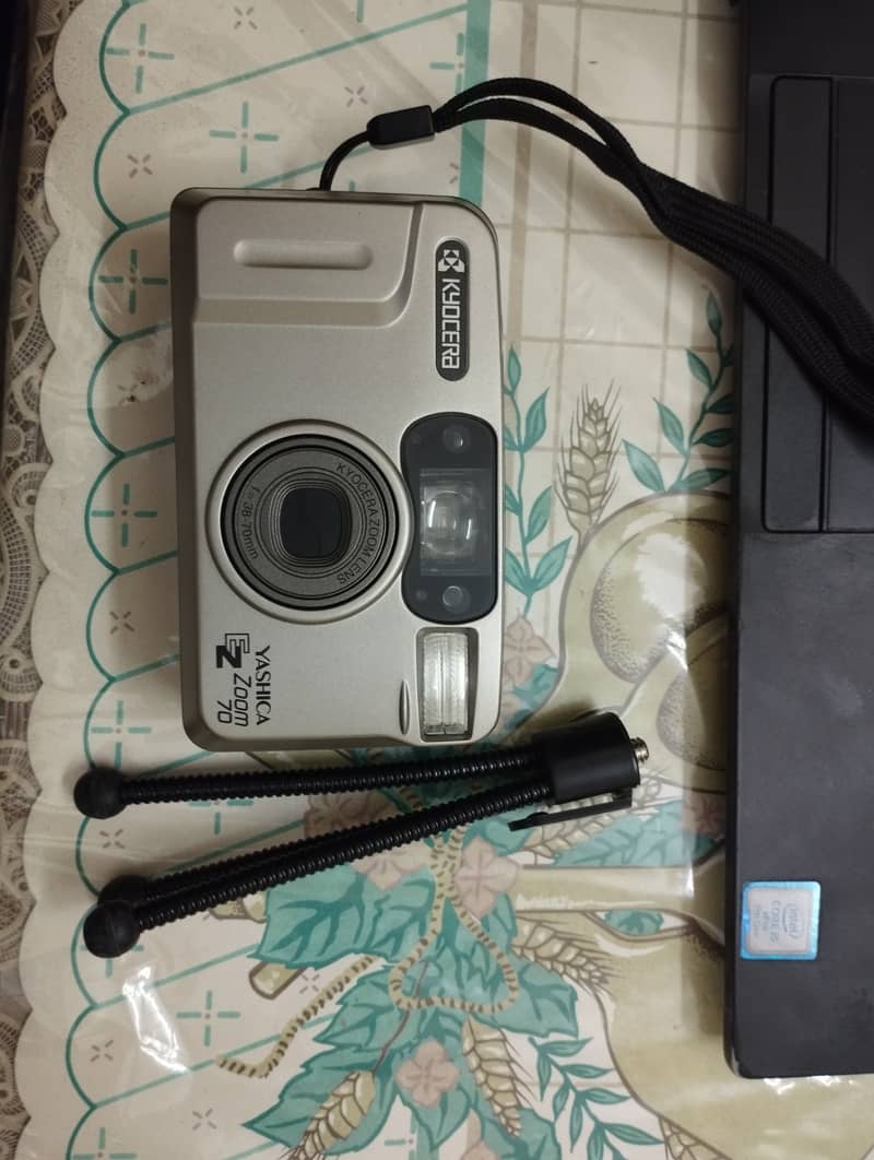 The Yashica EZS Zoom 70 is a fully automatic 35mm point-and-shoot film 2