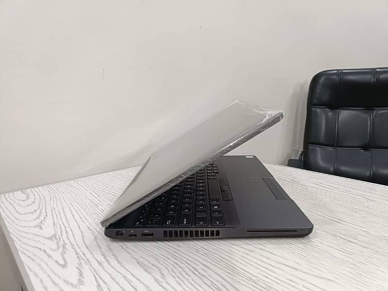 Dell Latitude 5500 core i5 8th gen quadcore 15.6 inch 1080p ips Numpad 9