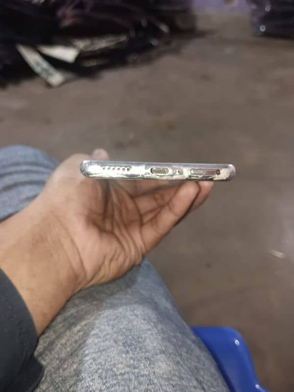 spark 20 pro plus. . . . phone 03131011783 4