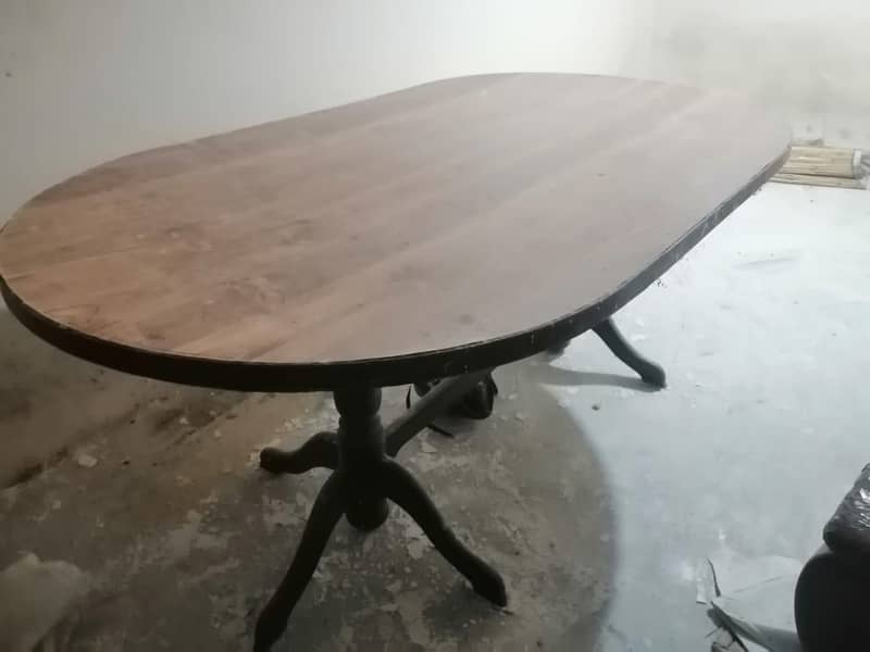 Dining table excellent condition 1