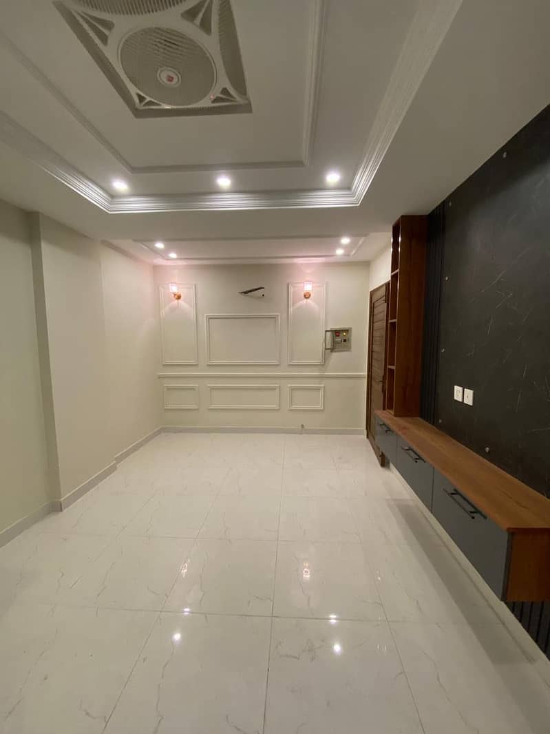 ONE BED READY TO MOVE LUXURY APARTMENT POSSESSION WITH 50% REMAINING PAY IN 1 YEAR INSTALMENT PLAN 5