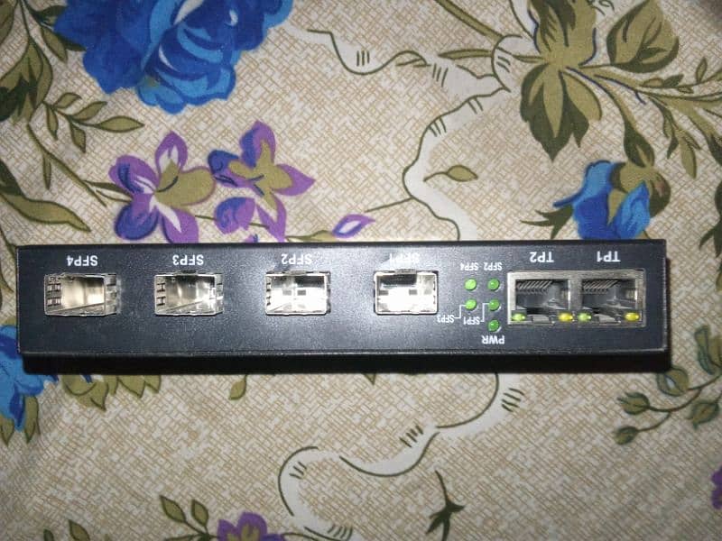 ULTRANET Gigabit Ethernet Switch 1