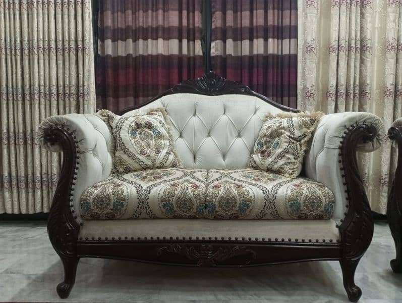 LUXURY SOFA SET FOR SALE 0