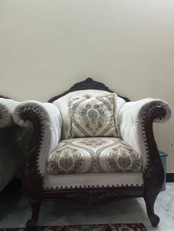 LUXURY SOFA SET FOR SALE 3