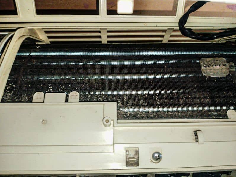 1 ton AC aur conditioner in working condition powerful cooling 0