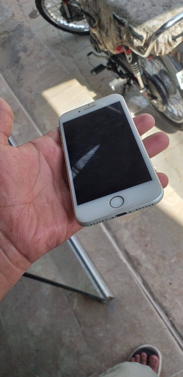iPhone 8 0
