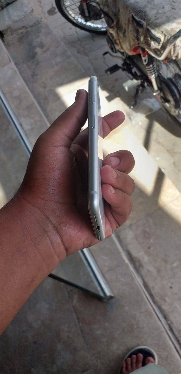 iPhone 8 6