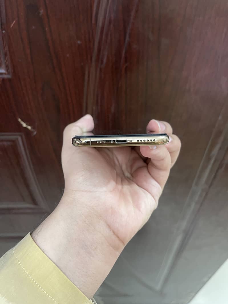 iPhone XS 5