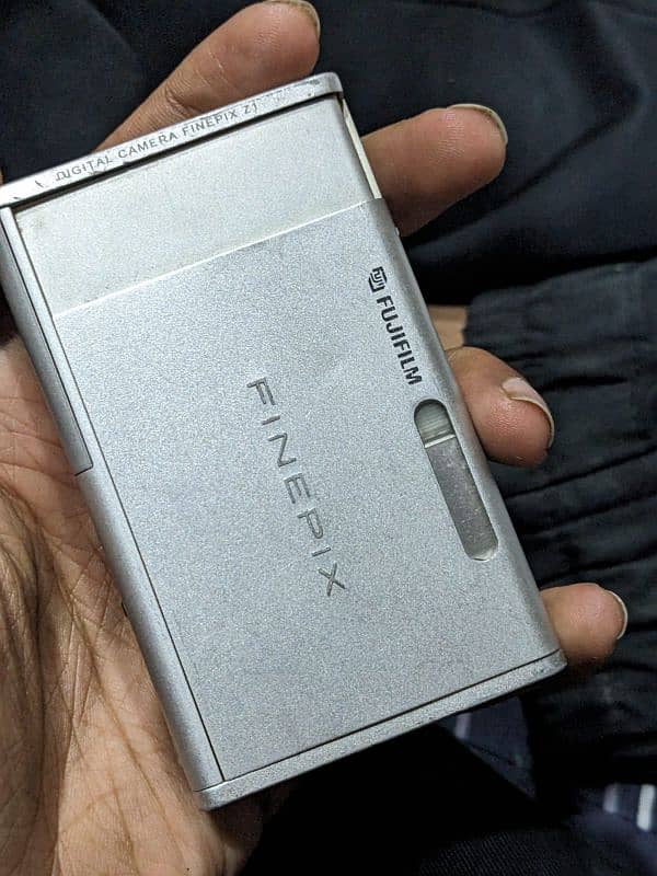 FUJIFILM FINEPIX Z1 (5.1 MP) 0