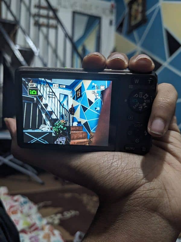 FUJIFILM FINEPIX Z1 (5.1 MP) 1