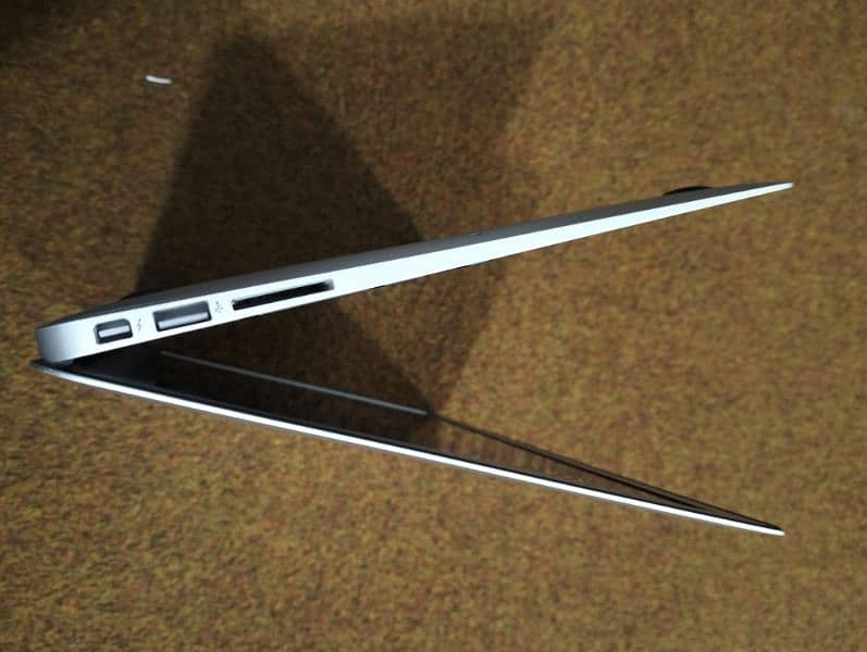 Apple MacBook Air 2017 13inch core i5 8/256ssd condition 10/9.5 6