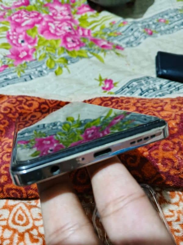 Infinix Hot 40 4