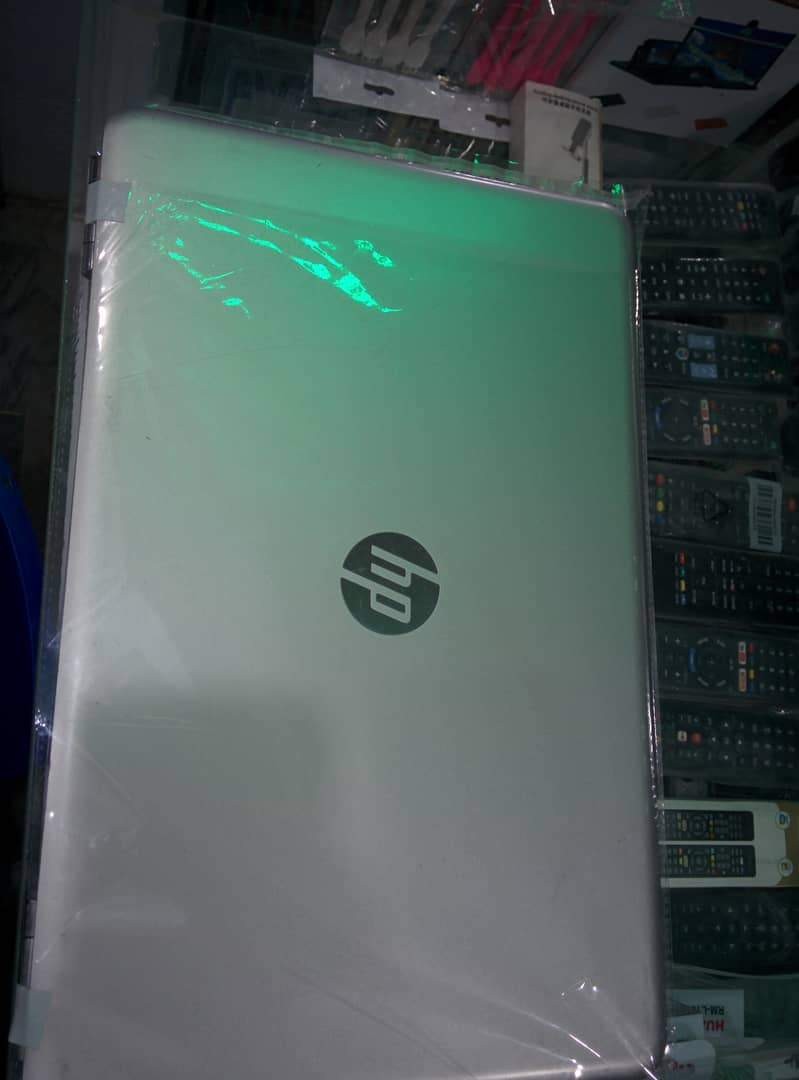 Intel i5, 6th Generation - Intel (R) Core(TM) i5 - 6200U CPU @ 2.30GHz 4