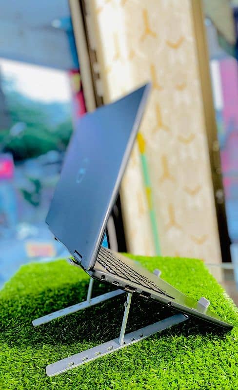 Dell Latitude 3390 2-in-1 Intel 8th gen Pentium 8