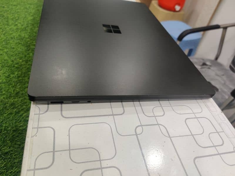 Microsoft Surface Laptop 3 1