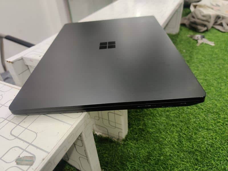 Microsoft Surface Laptop 3 4