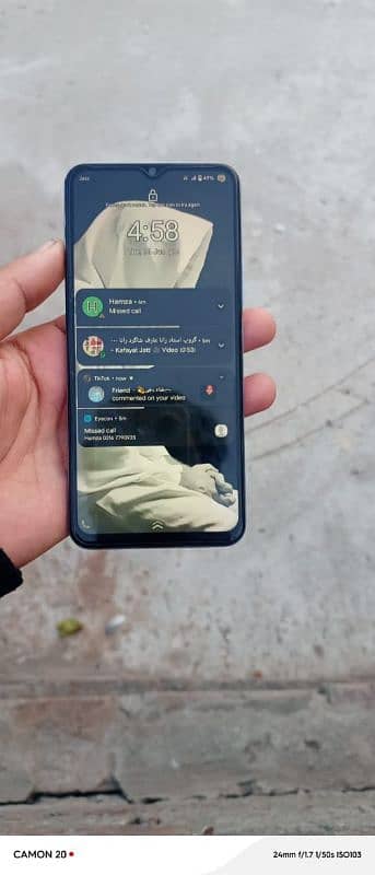 Vivo y51s condition 10 by 9 hy no Box no charger Urgently 03230770821 2