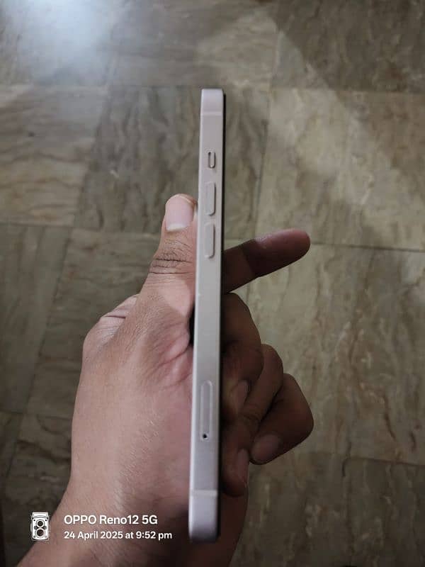 iPhone 13 FACTORY UNLOCKED 4