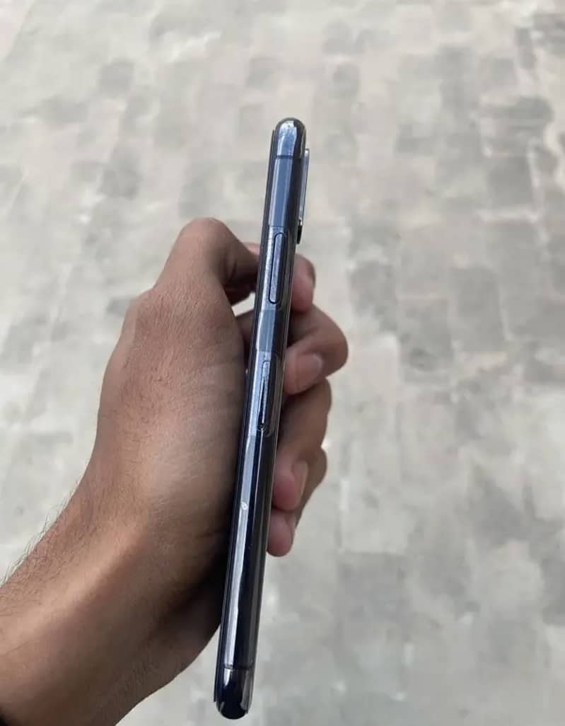Iphone xs black colour 64 gb condition 10/10 only face id off bh 88% 1