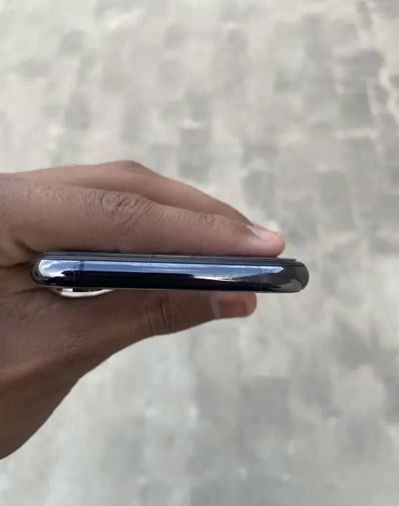 Iphone xs black colour 64 gb condition 10/10 only face id off bh 88% 2